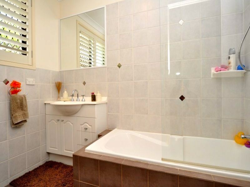 1 Matthew Flinders Drive, Hollywell QLD 4216