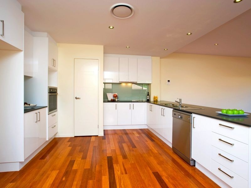 1/21 Donald Avenue, Paradise Point QLD 4216