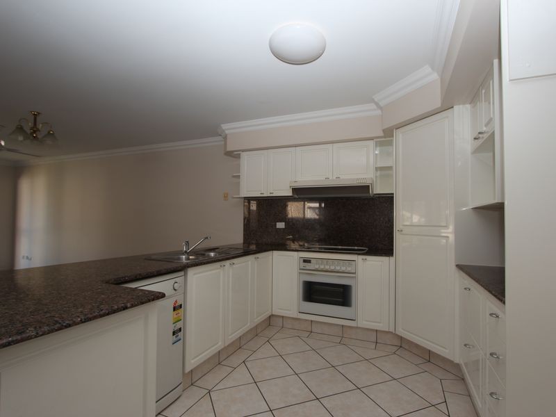 2/137 Bayview Street, Runaway Bay QLD 4216
