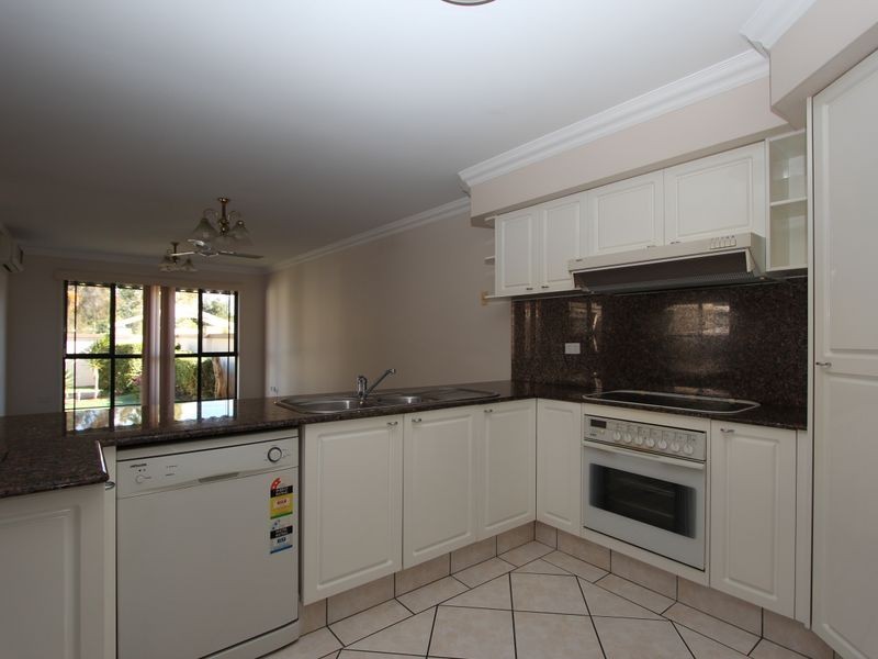 2/137 Bayview Street, Runaway Bay QLD 4216