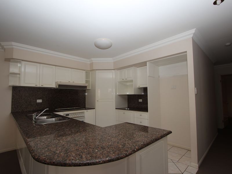 2/137 Bayview Street, Runaway Bay QLD 4216