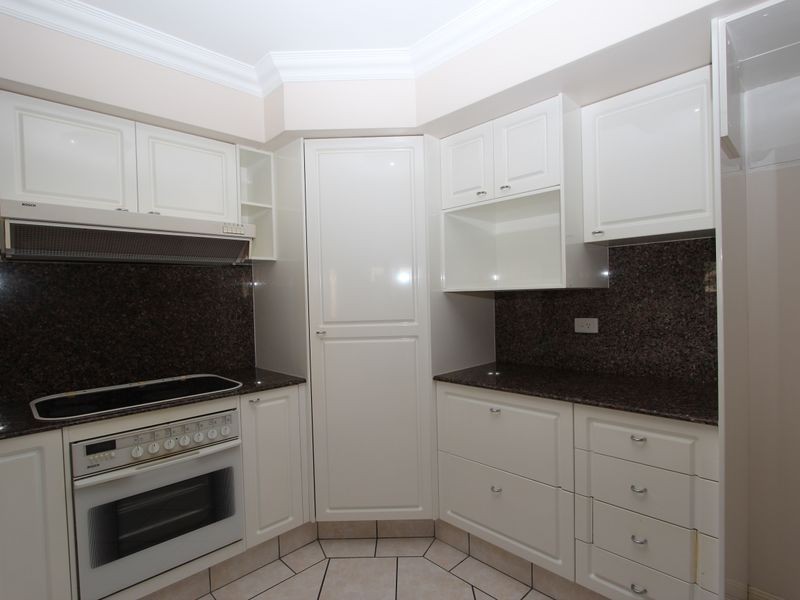 2/137 Bayview Street, Runaway Bay QLD 4216