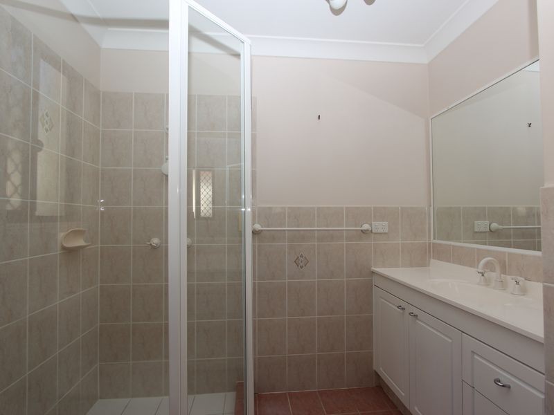 2/137 Bayview Street, Runaway Bay QLD 4216