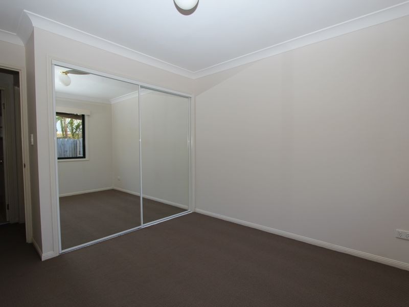 2/137 Bayview Street, Runaway Bay QLD 4216