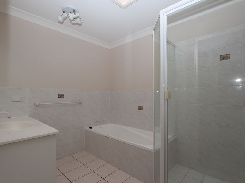 2/137 Bayview Street, Runaway Bay QLD 4216