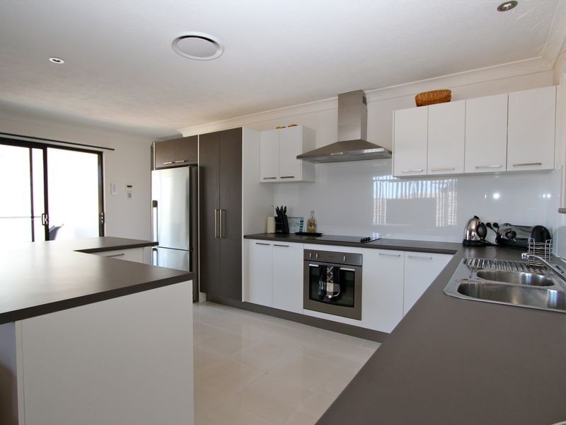 25 Killowill Avenue, Paradise Point QLD 4216