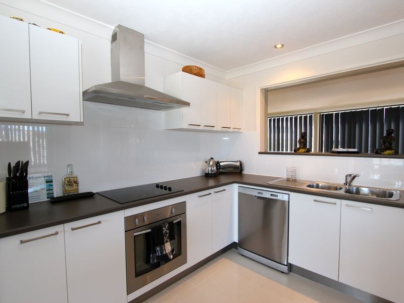 25 Killowill Avenue, Paradise Point QLD 4216