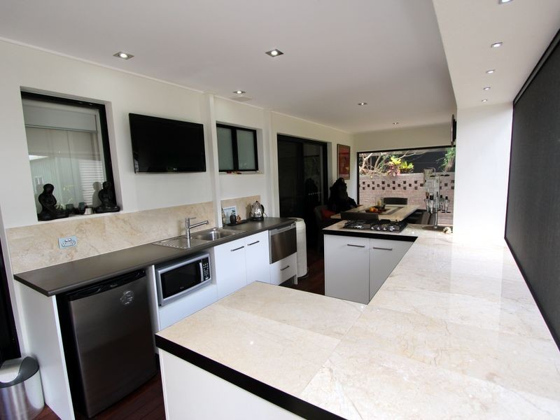 25 Killowill Avenue, Paradise Point QLD 4216