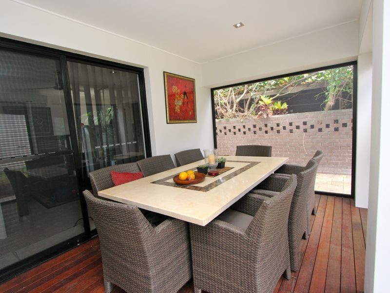 25 Killowill Avenue, Paradise Point QLD 4216