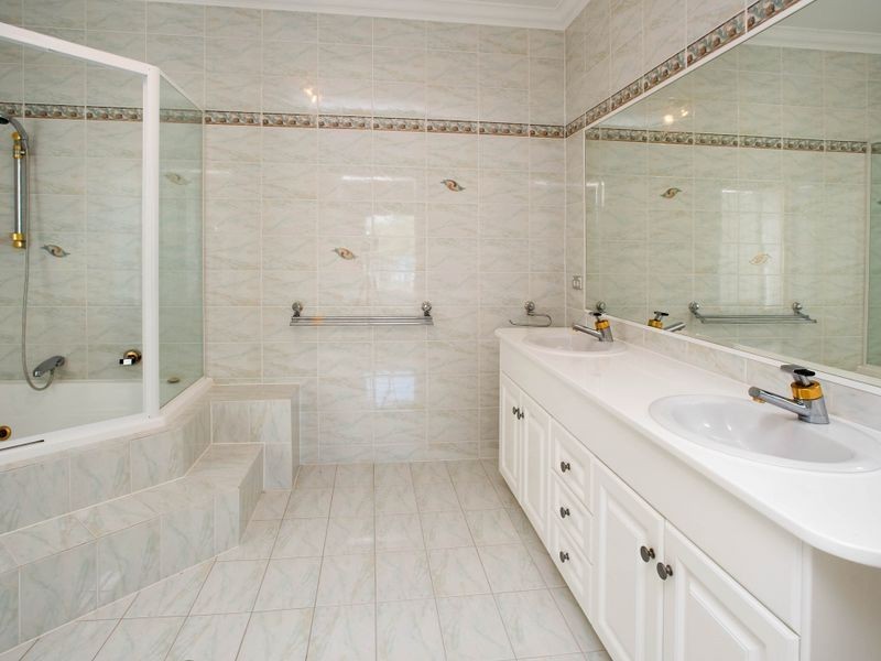 2- 130 The Esplanade, Paradise Point QLD 4216