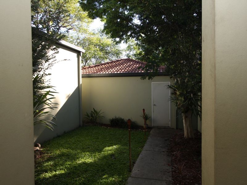 1/76 Brisbane Road, Labrador QLD 4215