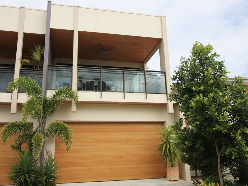 2/8 Eider Avenue, Paradise Point QLD 4216
