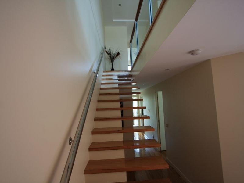 2/8 Eider Avenue, Paradise Point QLD 4216