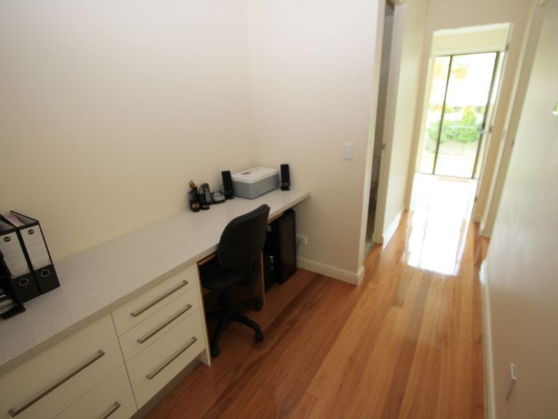 2/8 Eider Avenue, Paradise Point QLD 4216