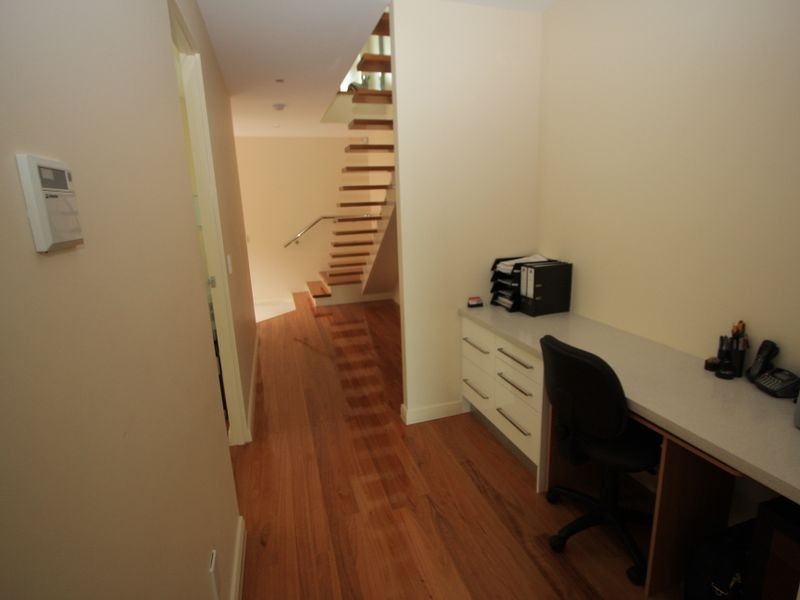 2/8 Eider Avenue, Paradise Point QLD 4216
