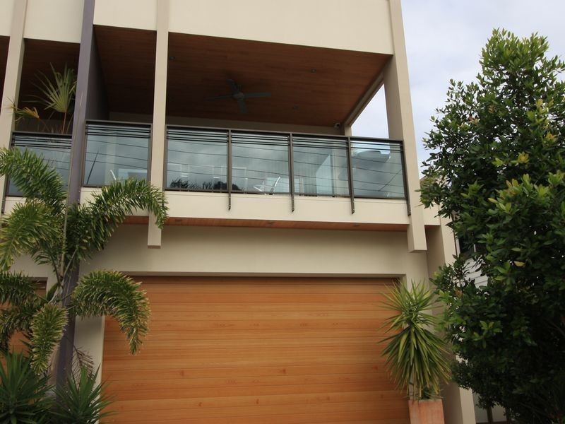 2/8 Eider Avenue, Paradise Point QLD 4216