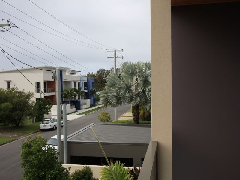 2/8 Eider Avenue, Paradise Point QLD 4216