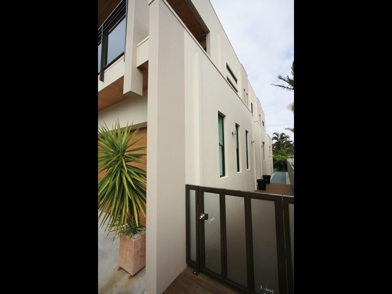 2/8 Eider Avenue, Paradise Point QLD 4216