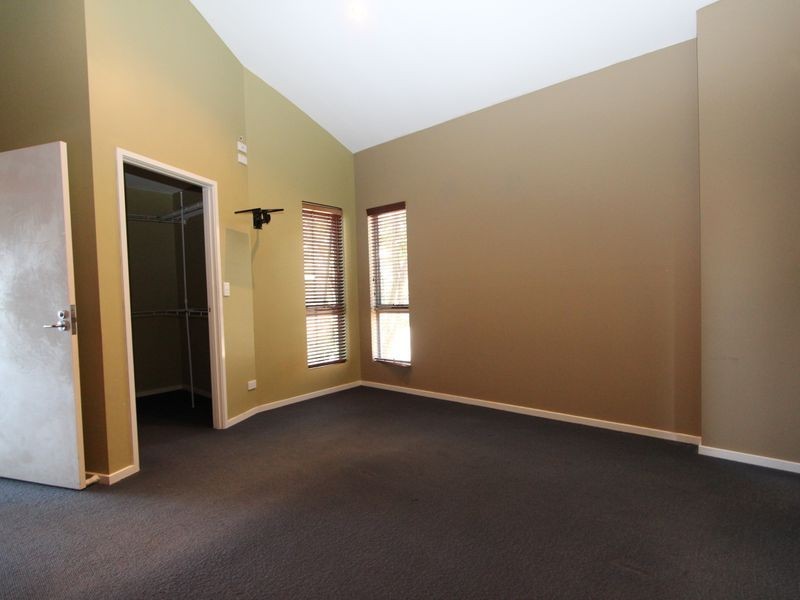 14 Monterey Keys Drive, Helensvale QLD 4212