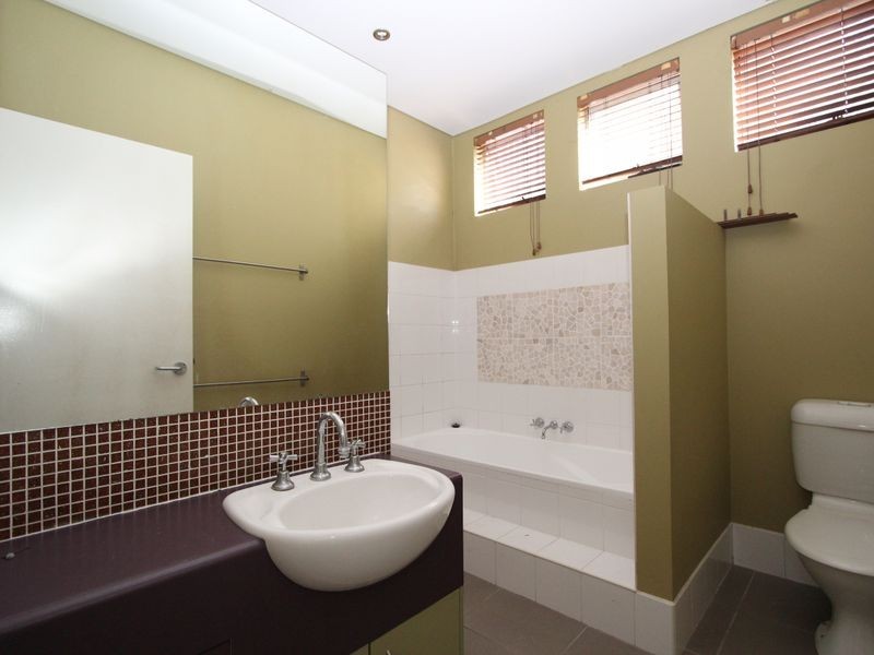 14 Monterey Keys Drive, Helensvale QLD 4212