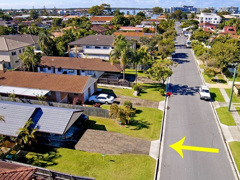 33 Victor Avenue, Paradise Point QLD 4216