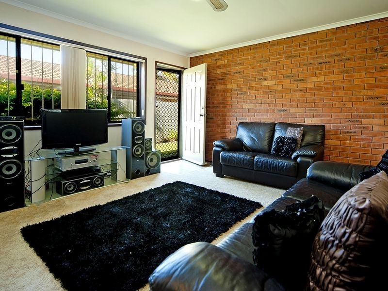 33 Victor Avenue, Paradise Point QLD 4216