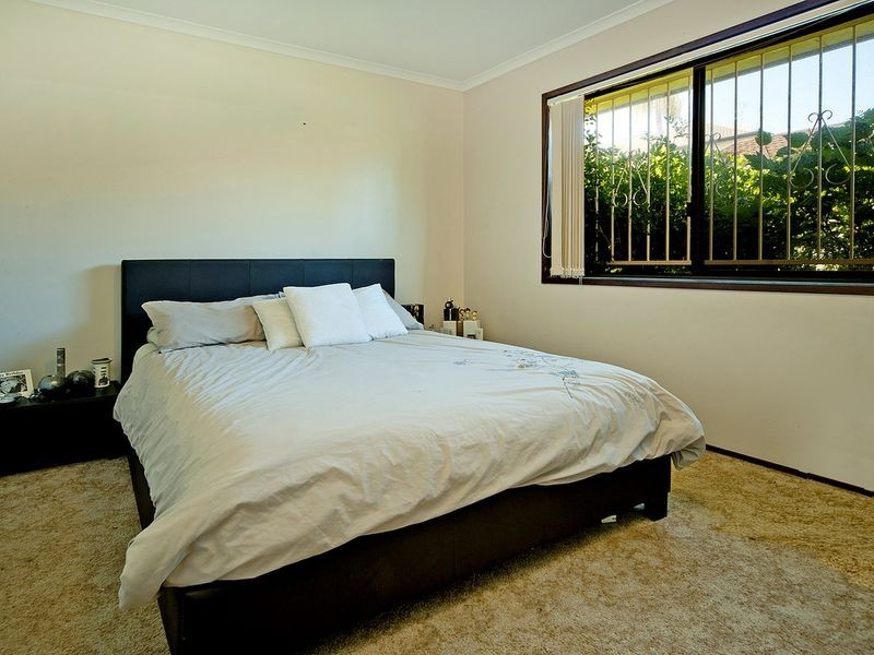 33 Victor Avenue, Paradise Point QLD 4216