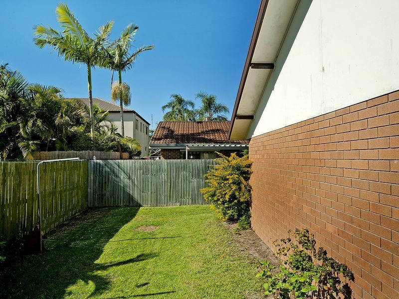 33 Victor Avenue, Paradise Point QLD 4216