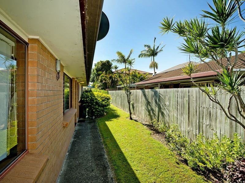 33 Victor Avenue, Paradise Point QLD 4216
