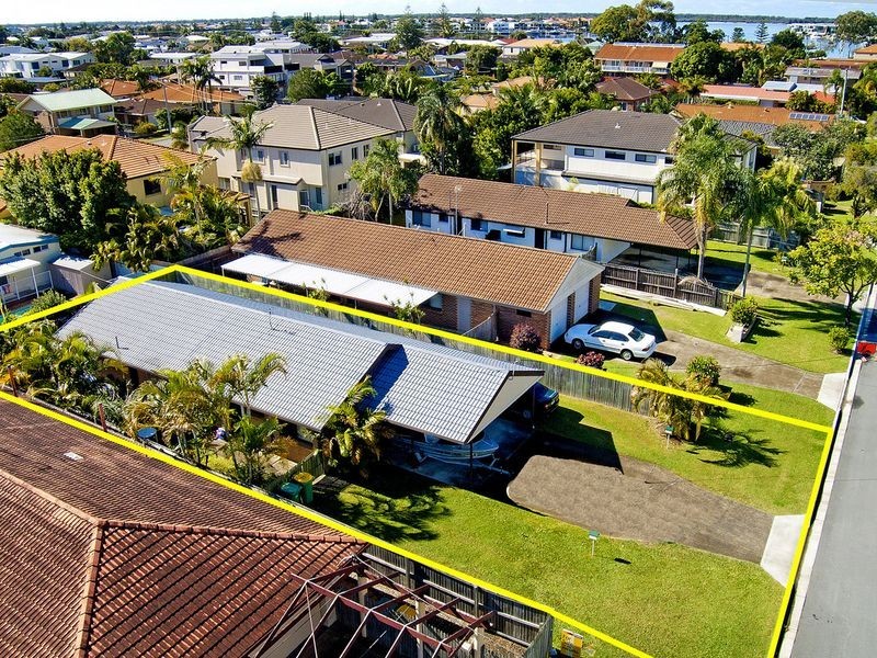 33 Victor Avenue, Paradise Point QLD 4216