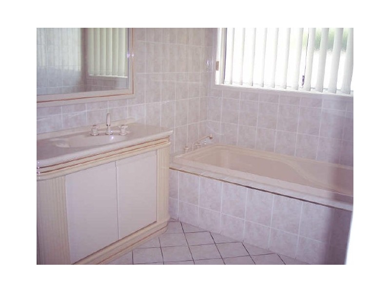 19 WESTLAKE COURT, Helensvale QLD 4212