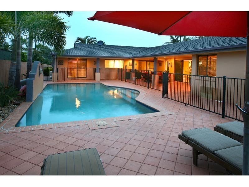 17 Karema Crescent, Runaway Bay QLD 4216