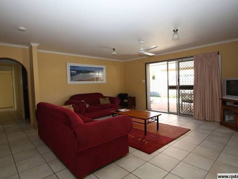 1/9 Drake Avenue, Paradise Point QLD 4216
