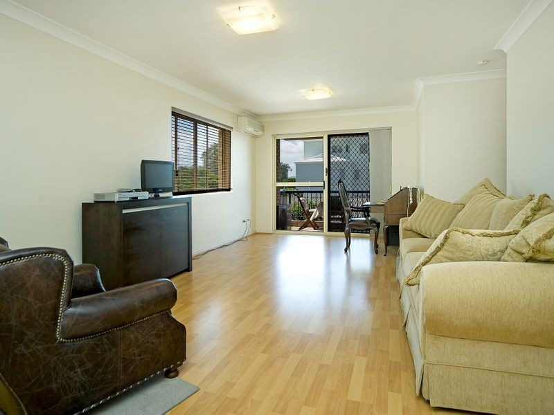 7/9 Errol Avenue, Paradise Point QLD 4216