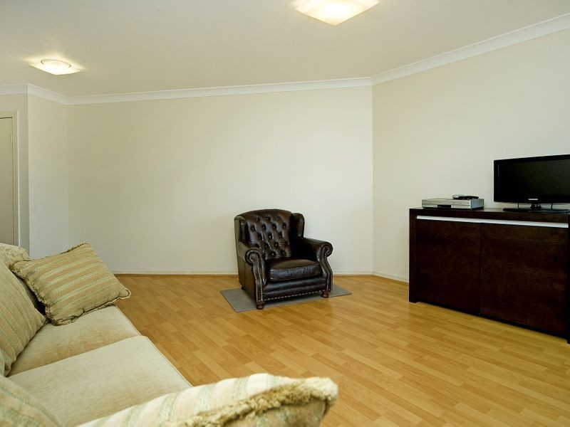 7/9 Errol Avenue, Paradise Point QLD 4216