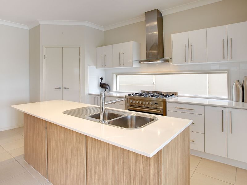 34 Riverlinks Boulevard East, Helensvale QLD 4212