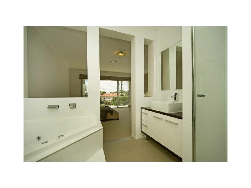 Paradise Point QLD 4216