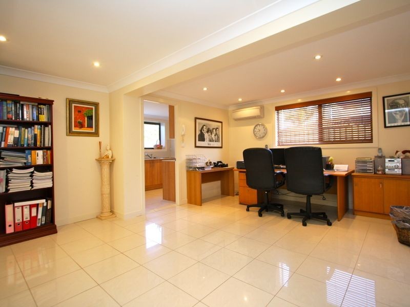 14 Donald Avenue, Paradise Point QLD 4216