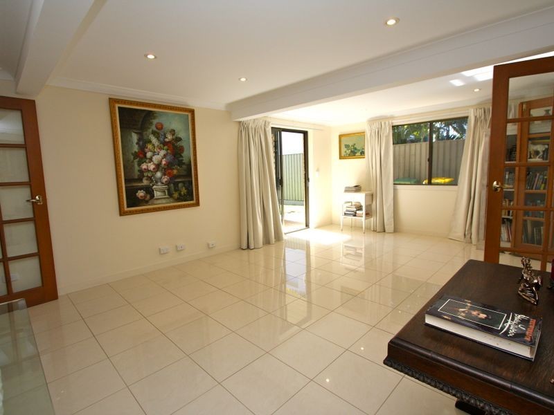 14 Donald Avenue, Paradise Point QLD 4216