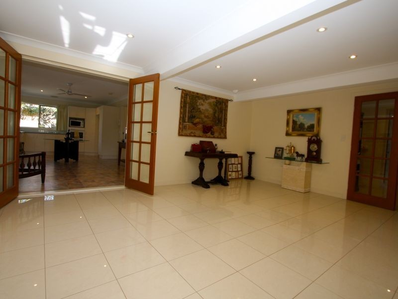 14 Donald Avenue, Paradise Point QLD 4216