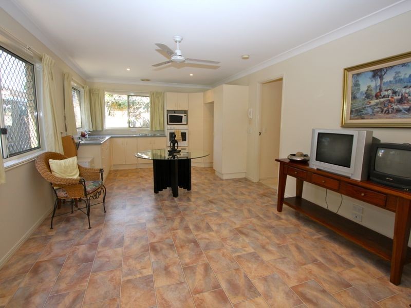 14 Donald Avenue, Paradise Point QLD 4216