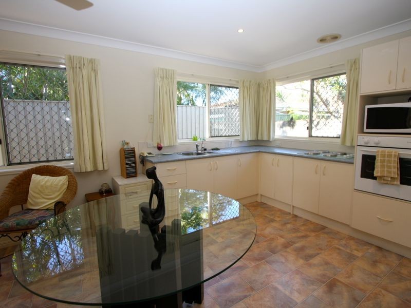 14 Donald Avenue, Paradise Point QLD 4216
