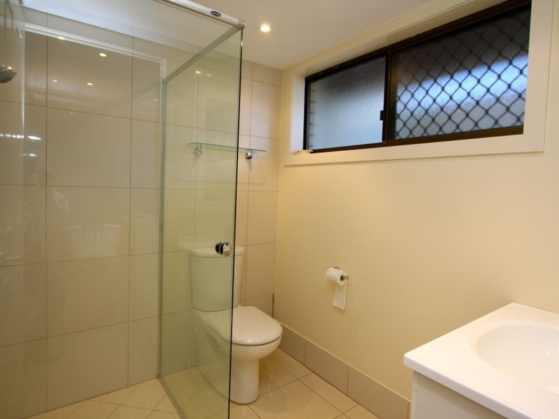 14 Donald Avenue, Paradise Point QLD 4216