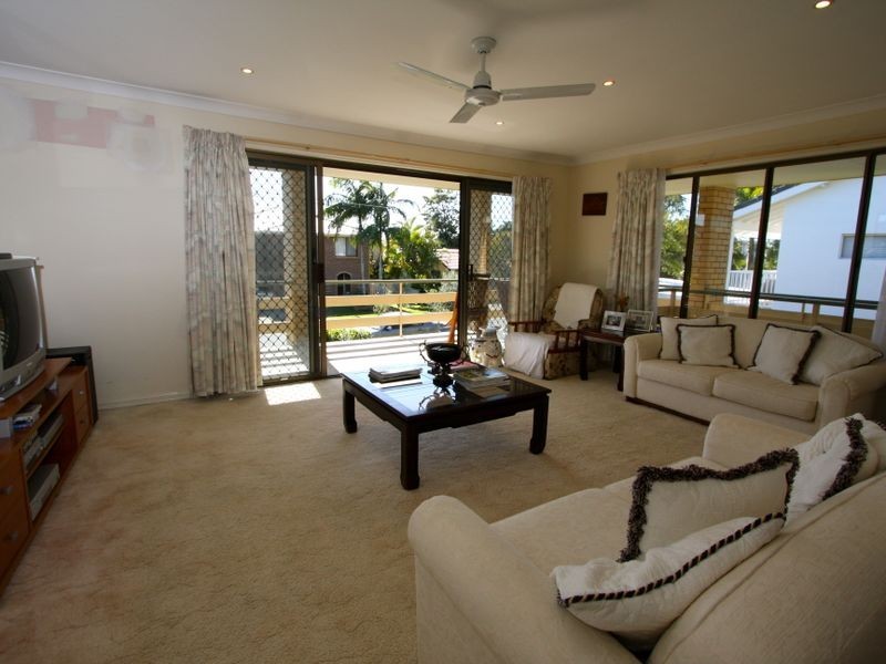 14 Donald Avenue, Paradise Point QLD 4216