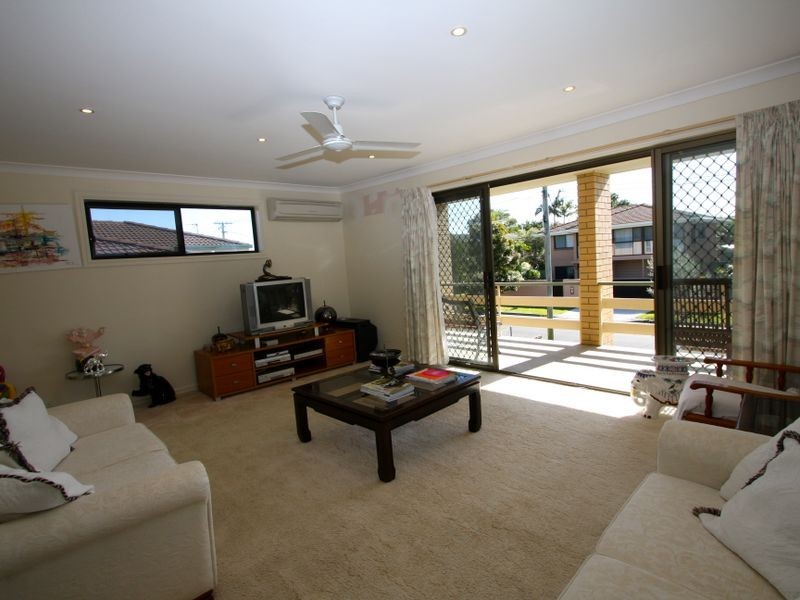 14 Donald Avenue, Paradise Point QLD 4216