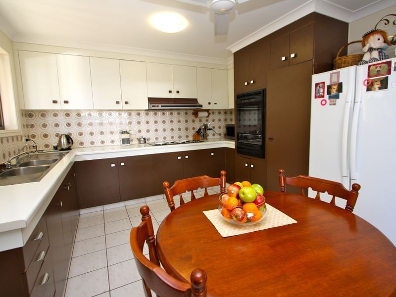 14 Donald Avenue, Paradise Point QLD 4216