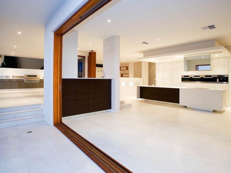 10 Knightsbridge Parade East, Sovereign Islands QLD 4216