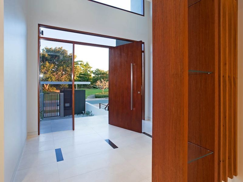10 Knightsbridge Parade East, Sovereign Islands QLD 4216