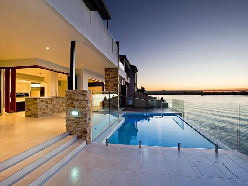 10 Knightsbridge Parade East, Sovereign Islands QLD 4216