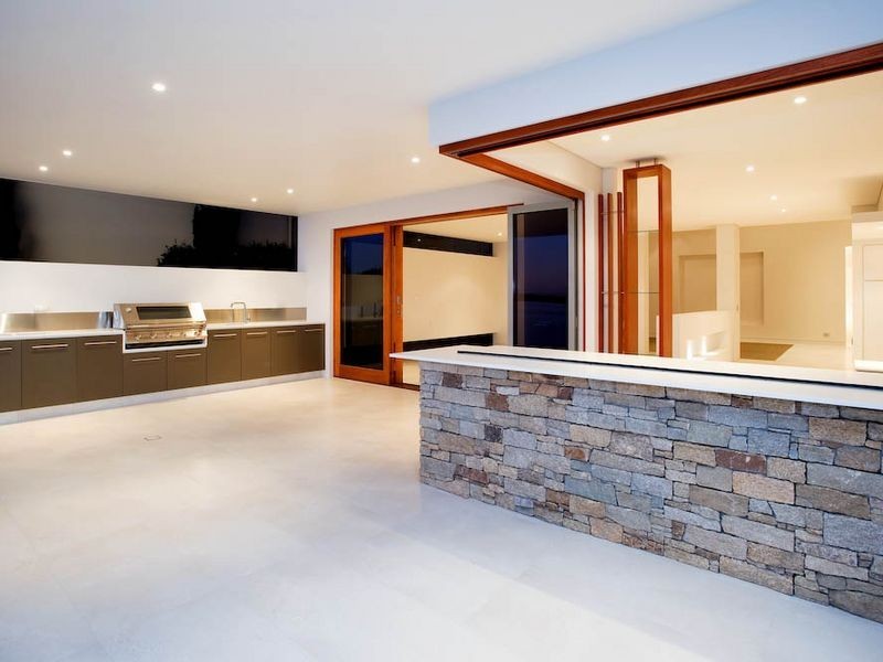 10 Knightsbridge Parade East, Sovereign Islands QLD 4216